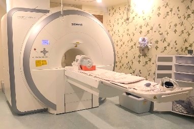 核磁気共鳴断層撮影装置（MRI）
